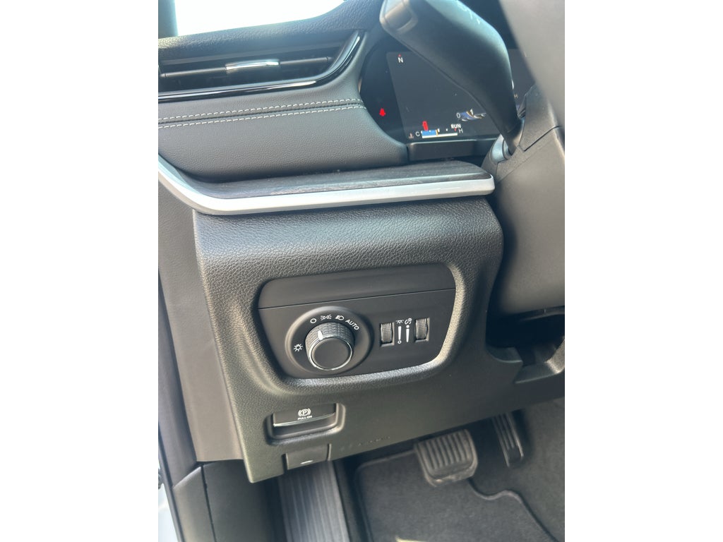 2027 Jeep Grand Cherokee Laredo Altitude