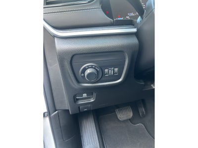 2027 Jeep Grand Cherokee Laredo Altitude