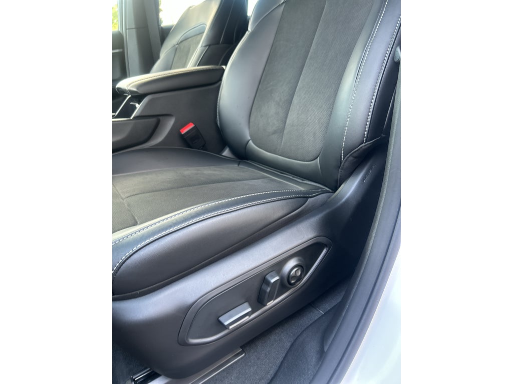 2027 Jeep Grand Cherokee Laredo Altitude