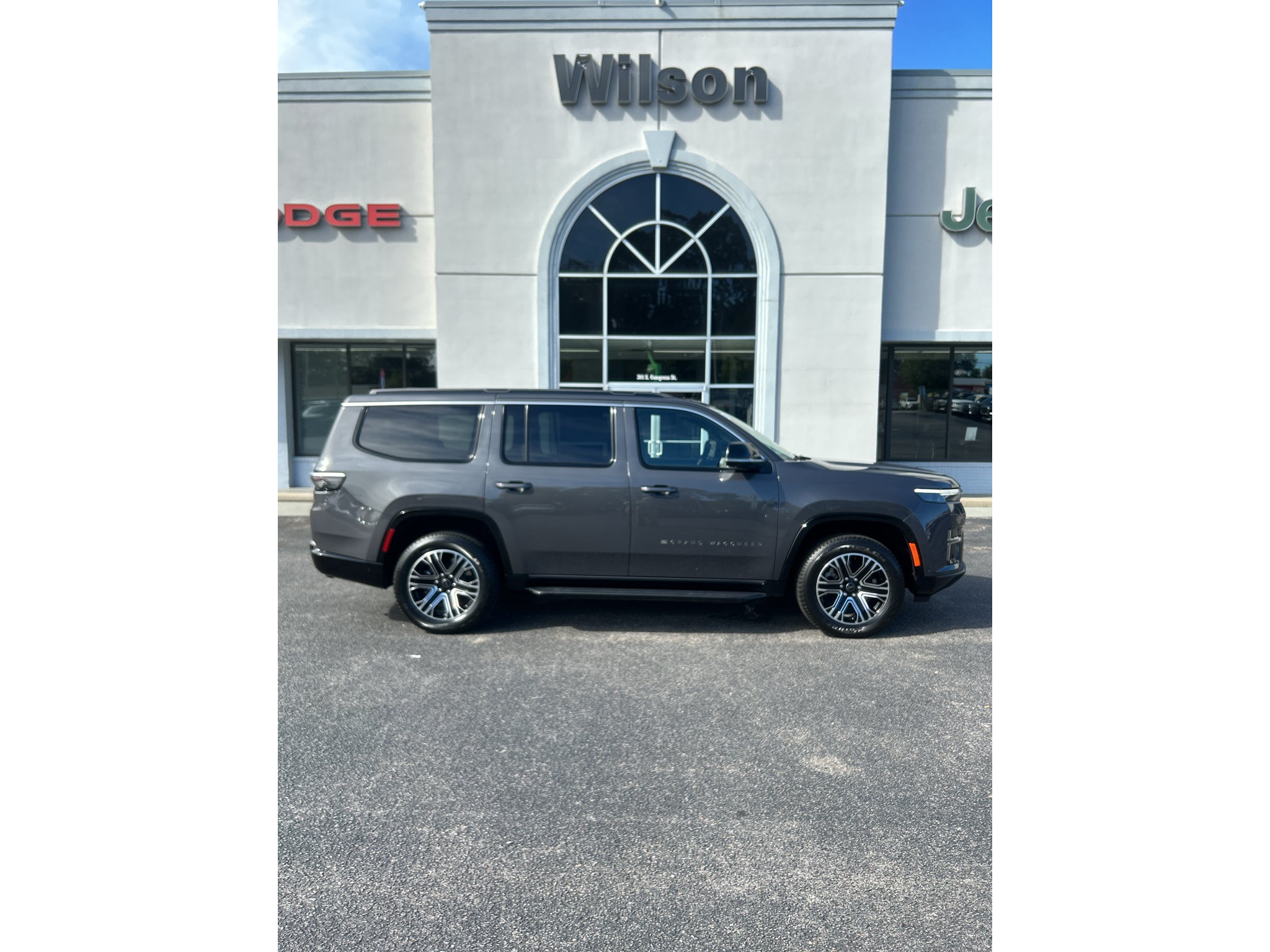 2027 Jeep Grand Wagoneer Base