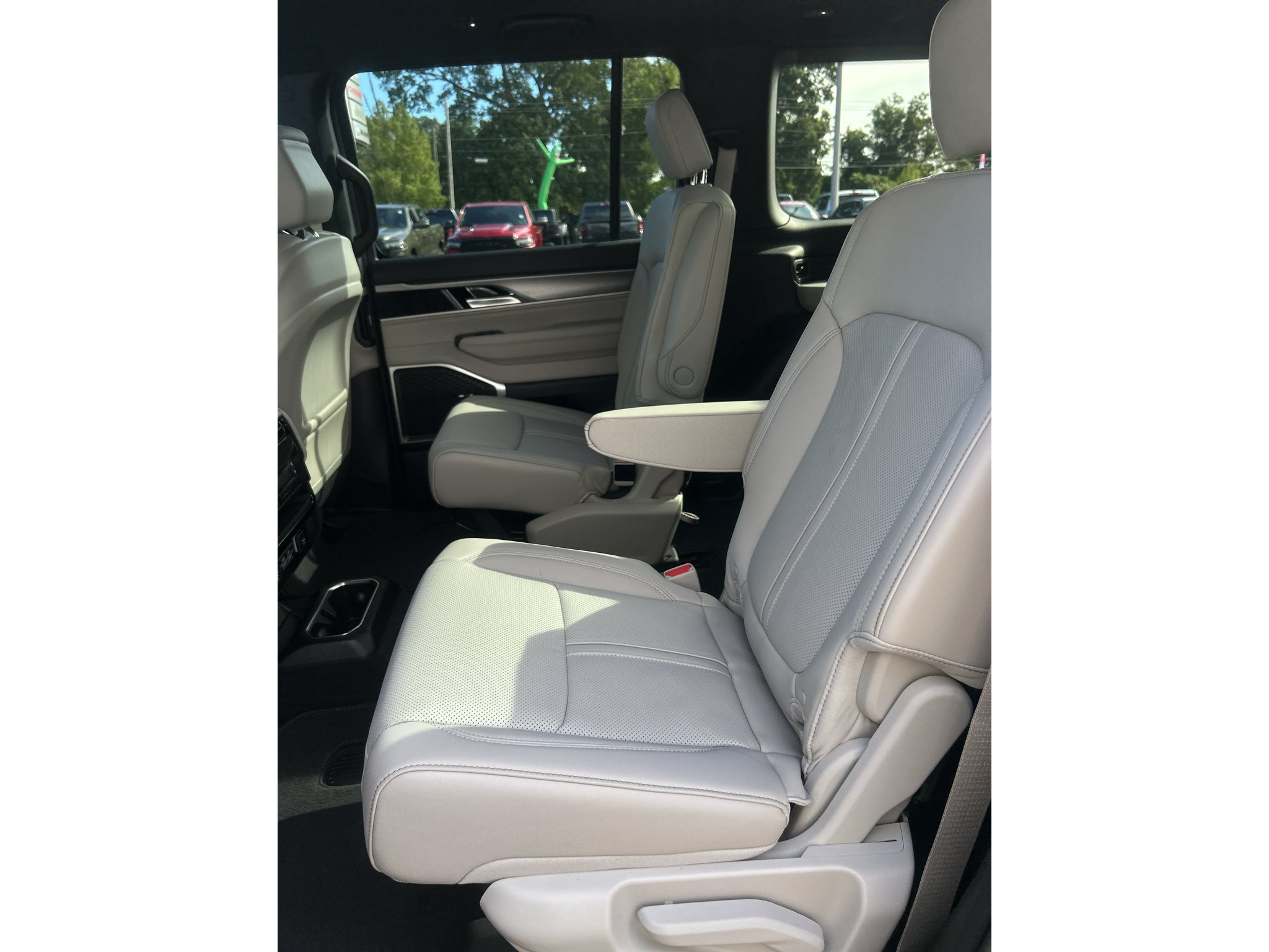 2027 Jeep Grand Wagoneer Base