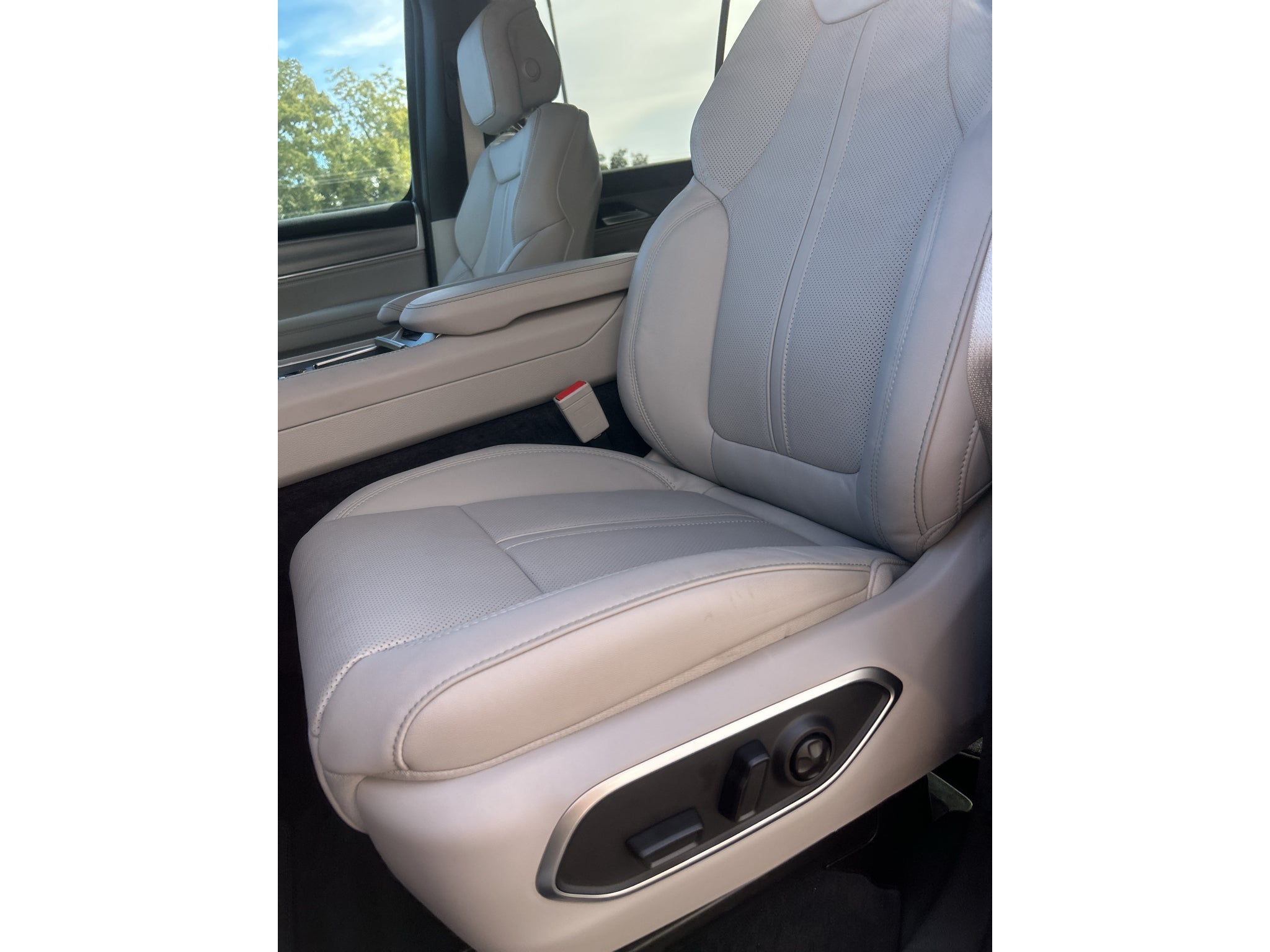 2027 Jeep Grand Wagoneer Base