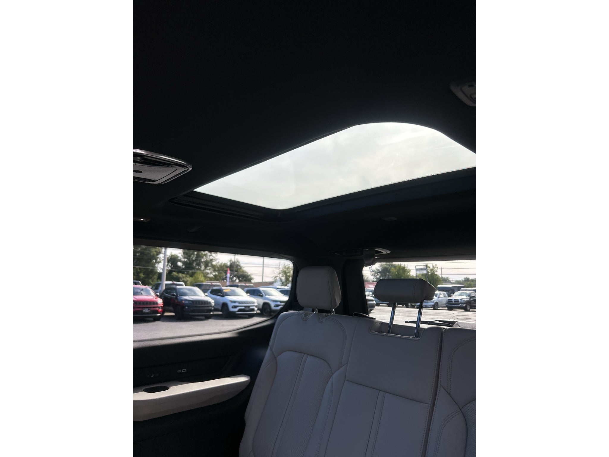2027 Jeep Grand Wagoneer Base