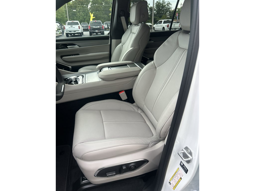 2026 Jeep Grand Wagoneer Base