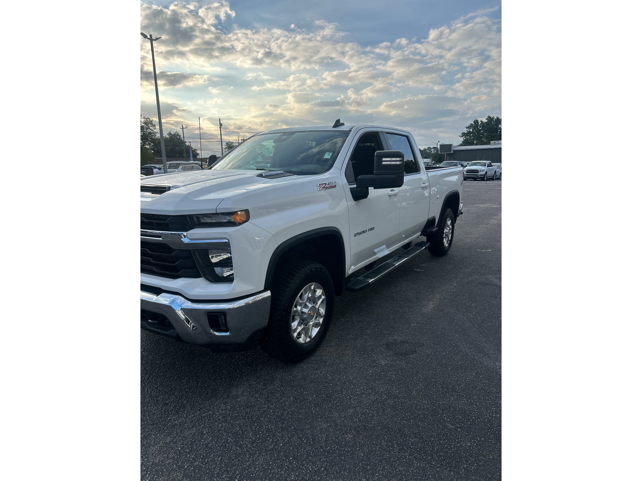 2025 Chevrolet Silverado LT