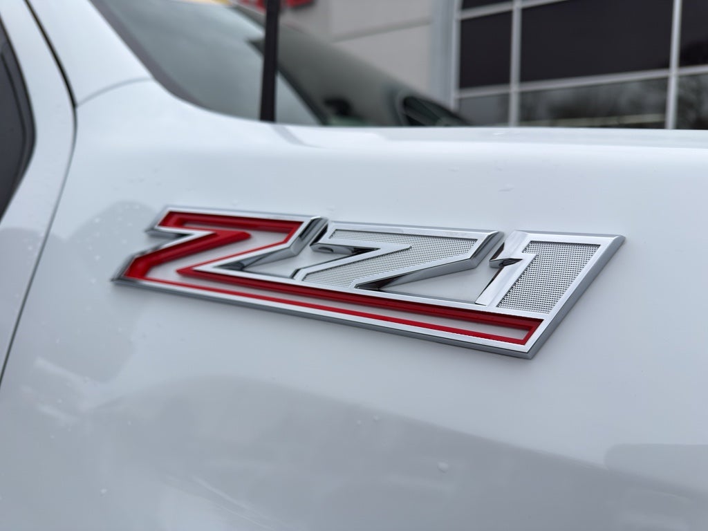 2025 Chevrolet Silverado Custom