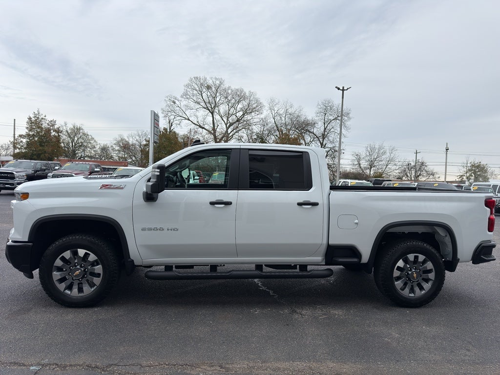 2025 Chevrolet Silverado Custom