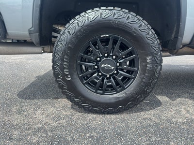 2025 Chevrolet Silverado ZR2