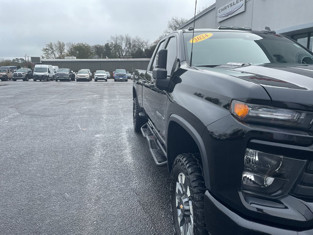 2024 Chevrolet Silverado Custom
