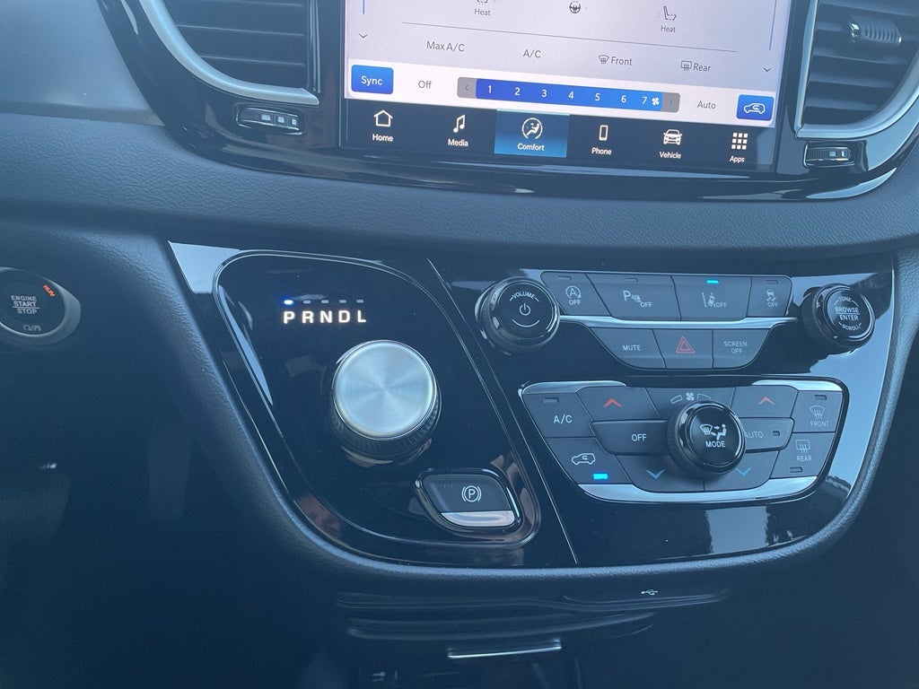 2026 Chrysler Voyager LX