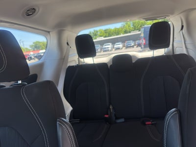 2024 Chrysler Voyager LX