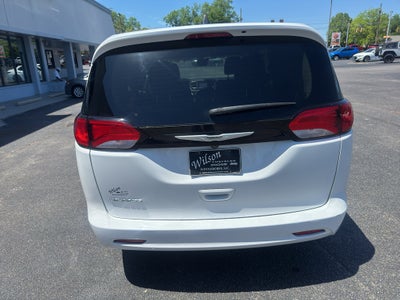 2024 Chrysler Voyager LX