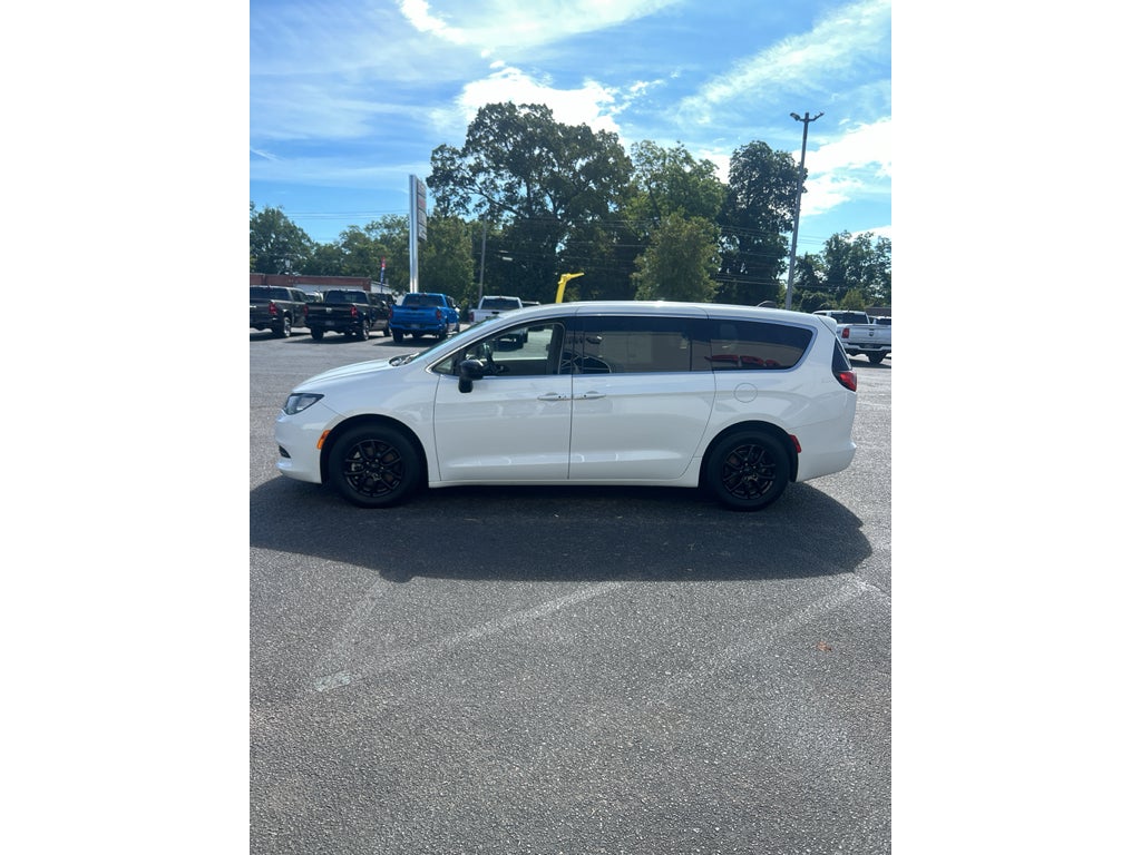2024 Chrysler Voyager LX