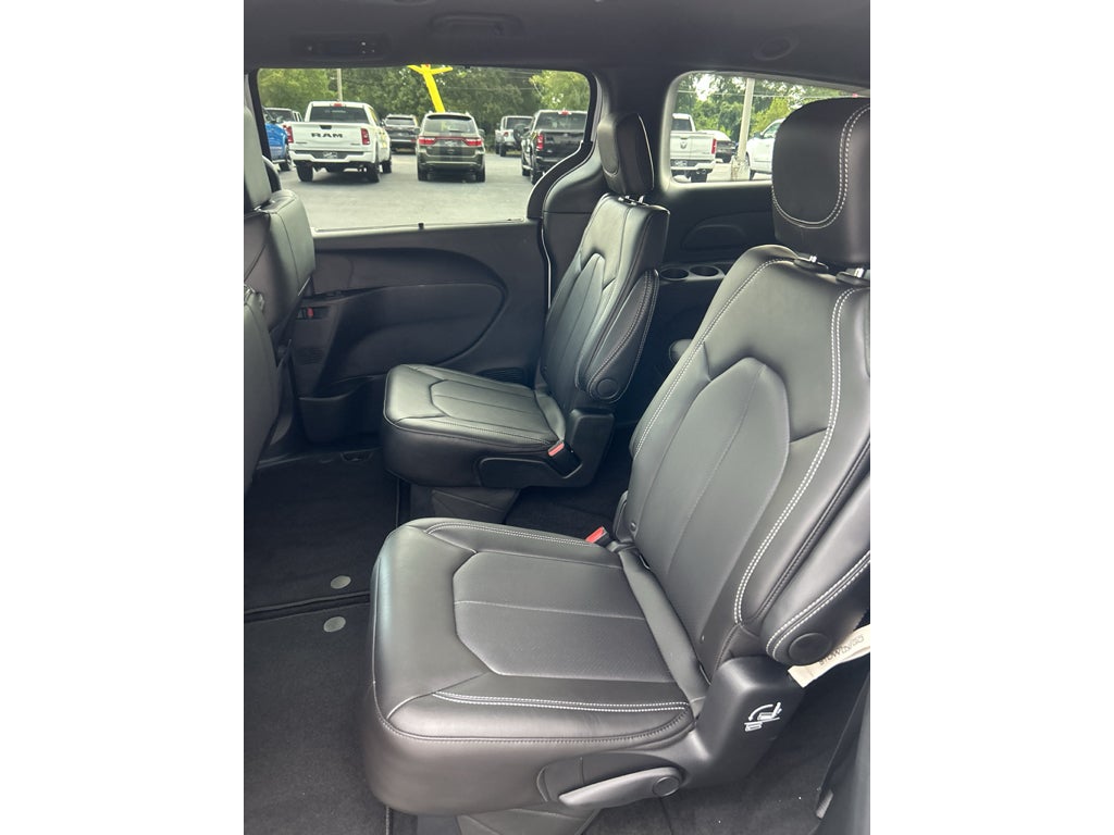 2027 Chrysler Voyager LX