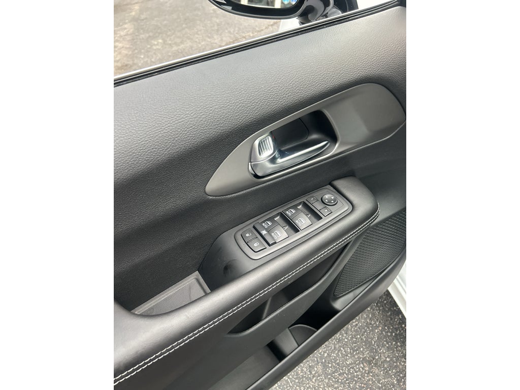 2027 Chrysler Voyager LX