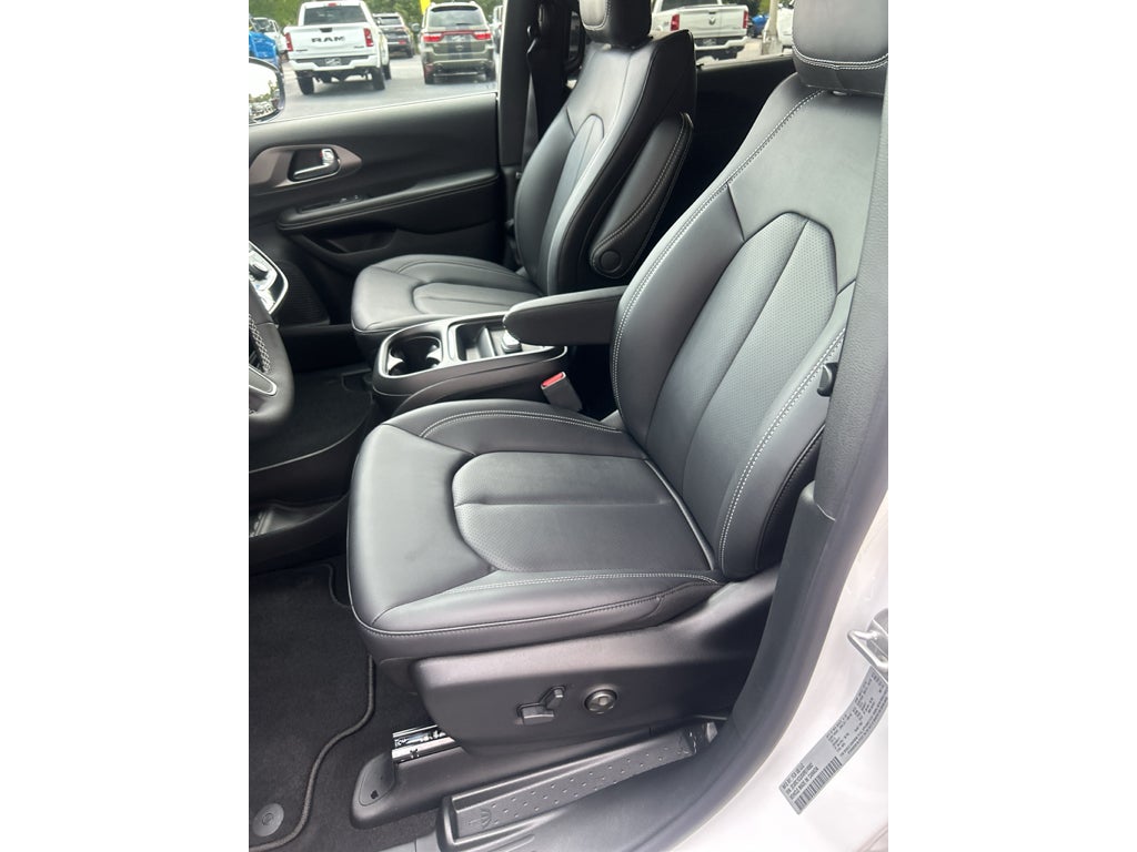 2027 Chrysler Voyager LX