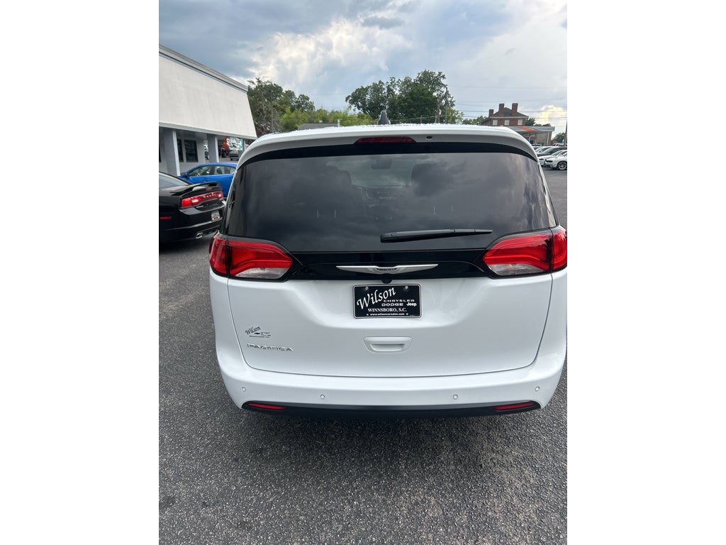 2027 Chrysler Voyager LX