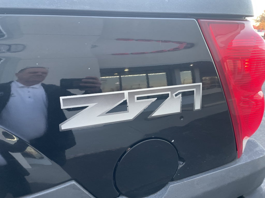 2003 Chevrolet Avalanche Base